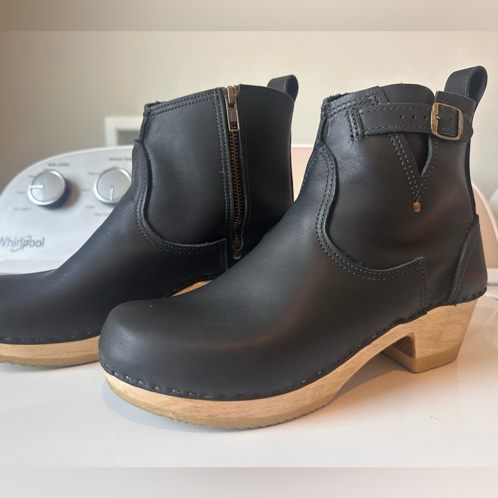 No. 6 Pull On Boot Clog, Black Leather, Size 41